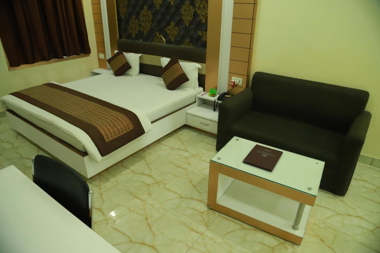 Hotel Sukhdeo Palace Gajá Kültér fotó