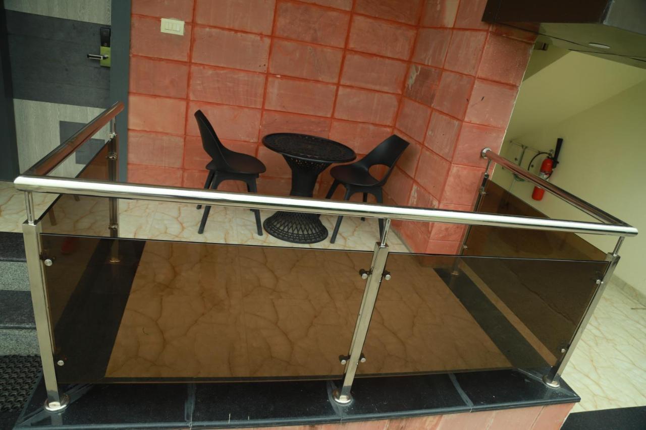 Hotel Sukhdeo Palace Gajá Kültér fotó