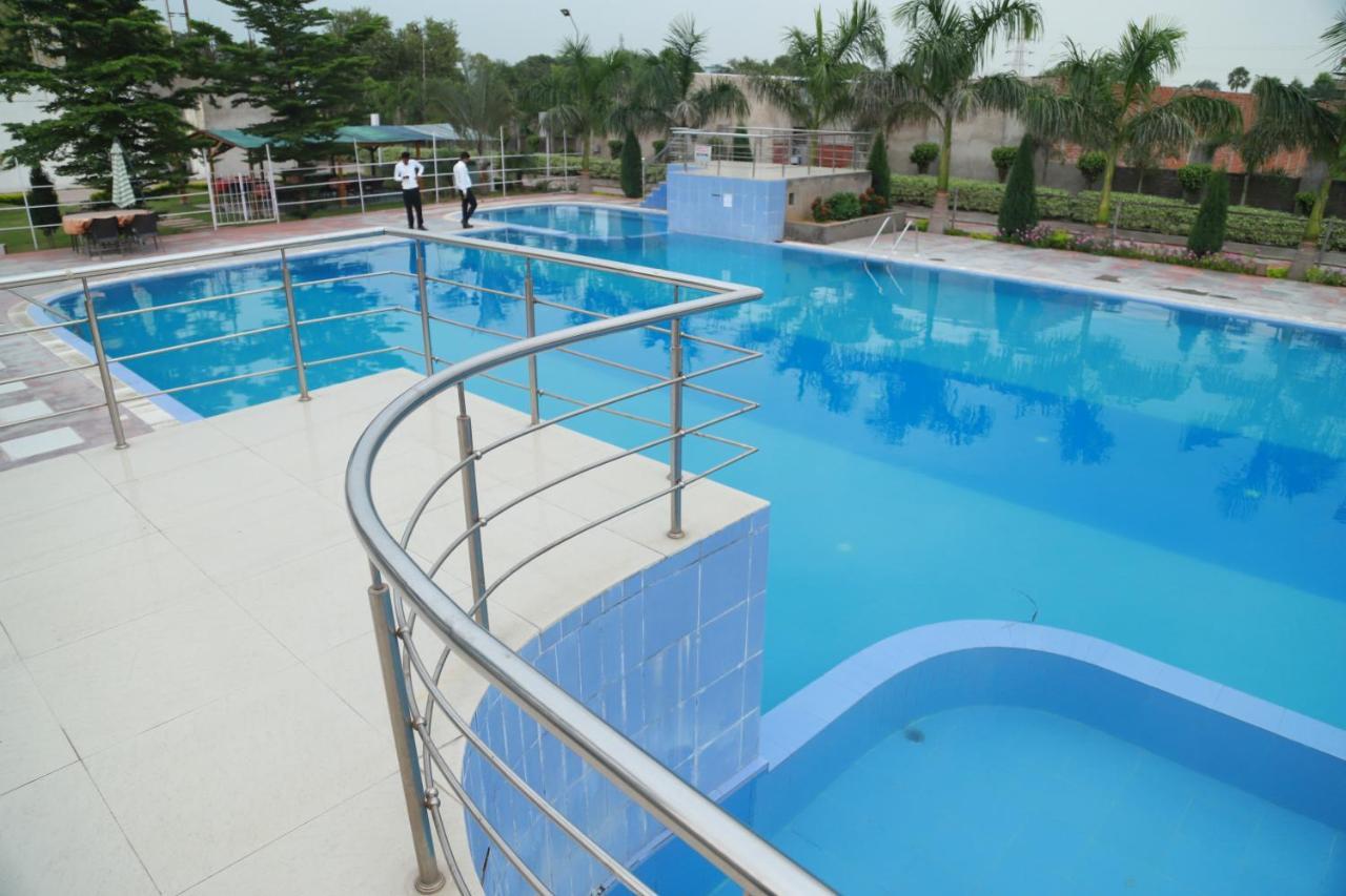 Hotel Sukhdeo Palace Gajá Kültér fotó