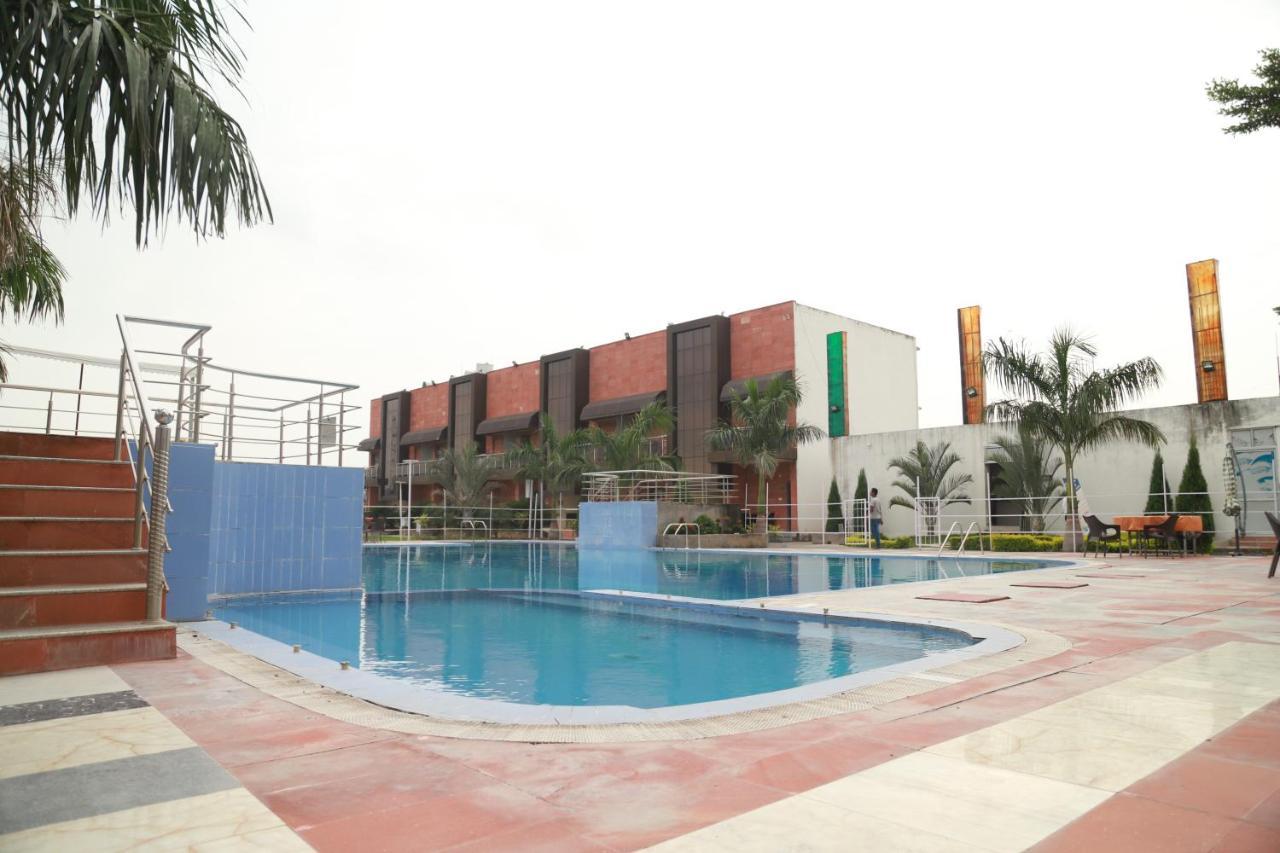 Hotel Sukhdeo Palace Gajá Kültér fotó