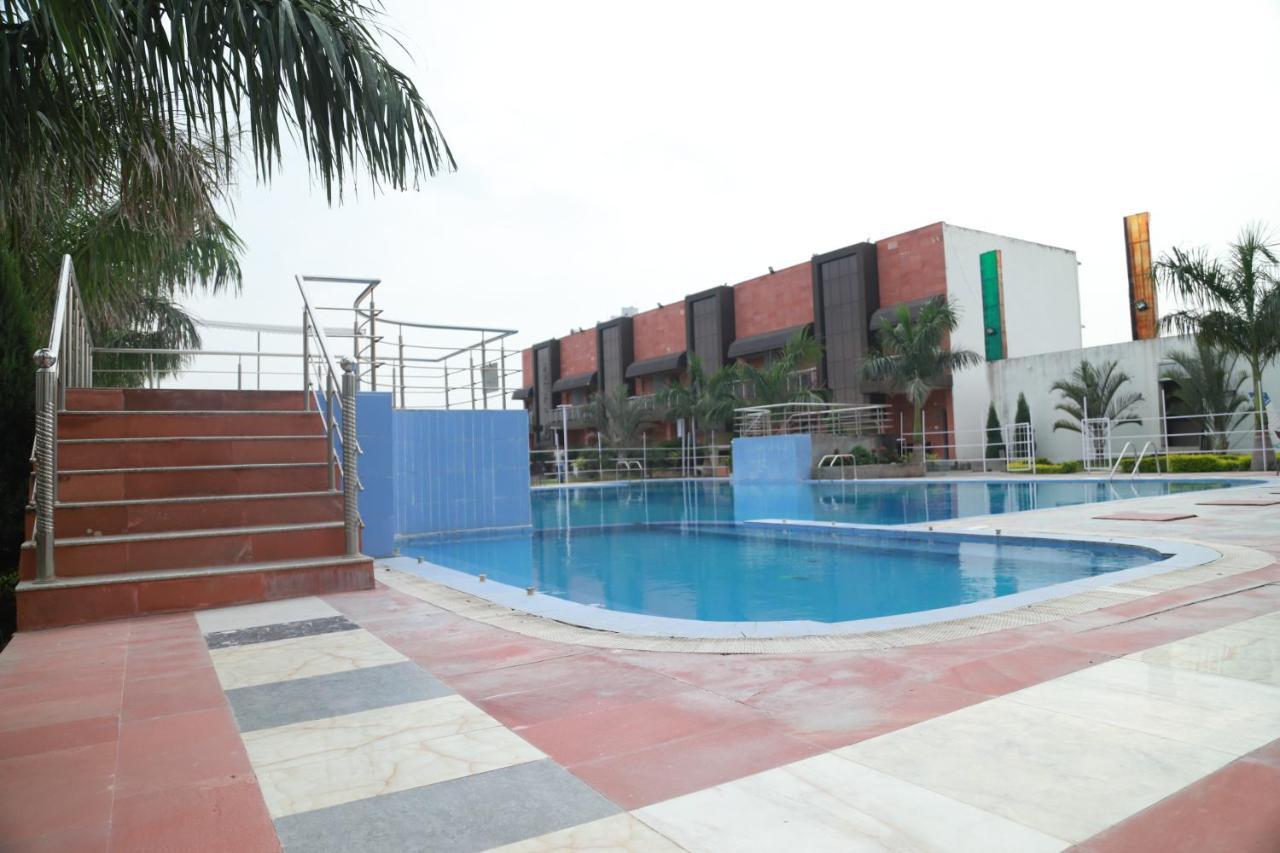 Hotel Sukhdeo Palace Gajá Kültér fotó