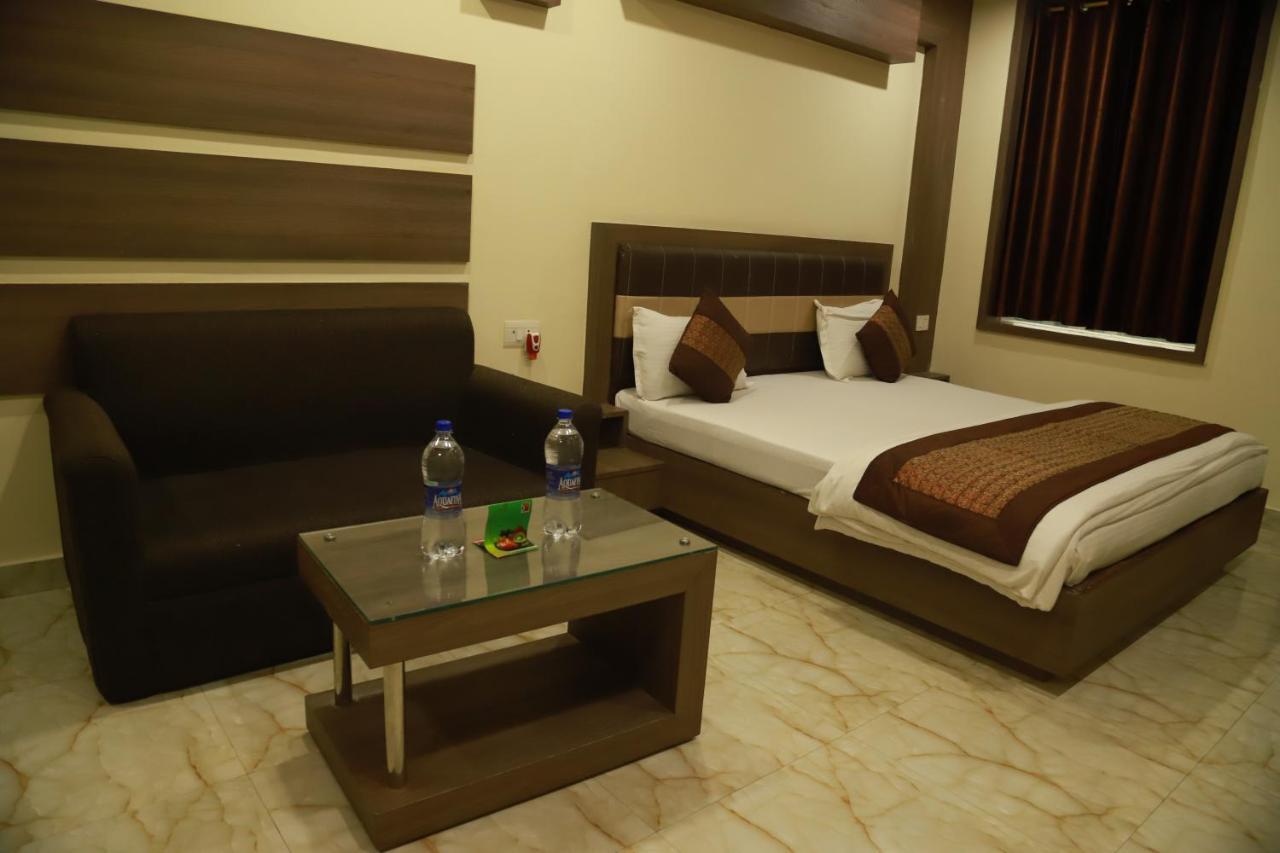 Hotel Sukhdeo Palace Gajá Kültér fotó