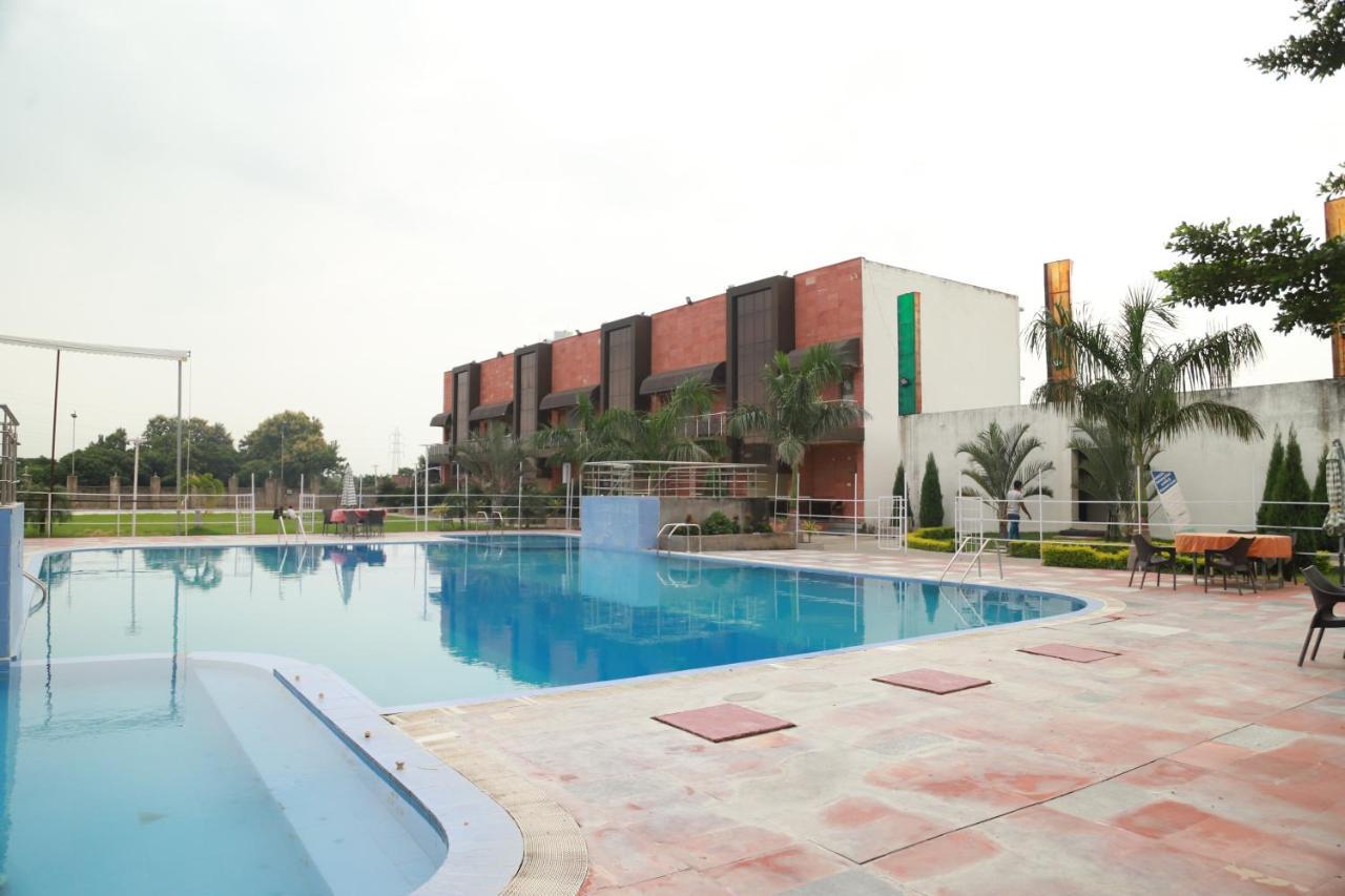 Hotel Sukhdeo Palace Gajá Kültér fotó