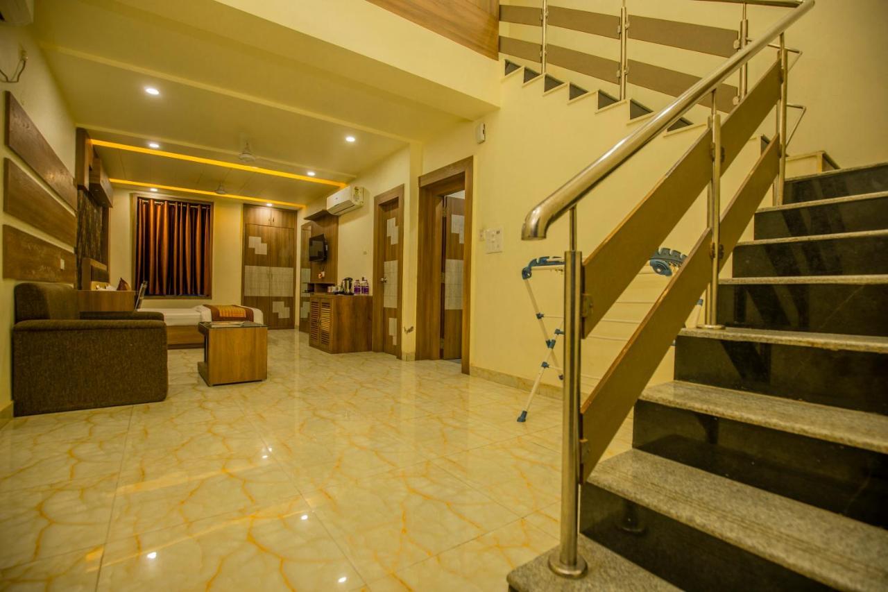 Hotel Sukhdeo Palace Gajá Kültér fotó